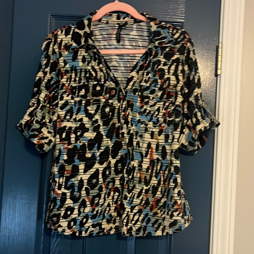 Cathy Women's Leopard Print Striped Roll-Tab Sleeve blouse. Stretch size LP